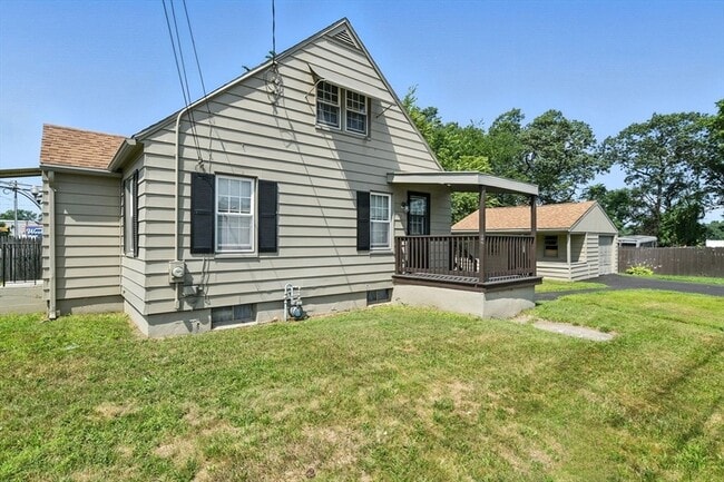 Building Photo - 1118 Boston Rd