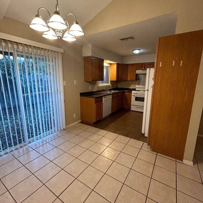 Building Photo - 7208 Creekside Dr