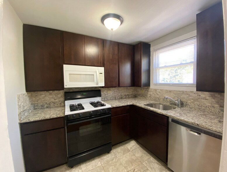 Building Photo - 4210 N Kilpatrick Ave