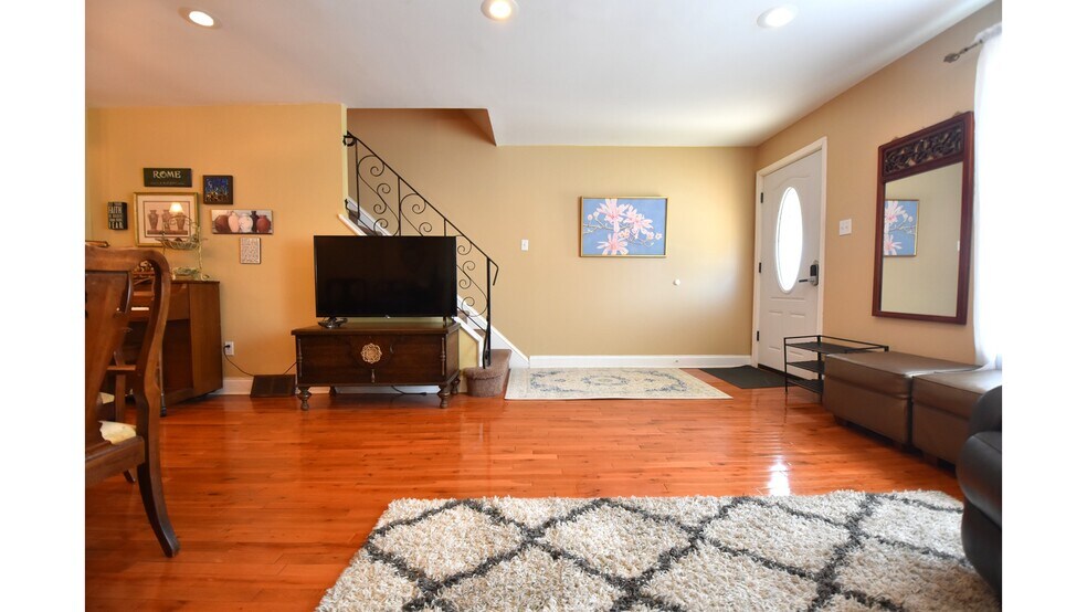 Building Photo - 8018 Chelwynde Ave