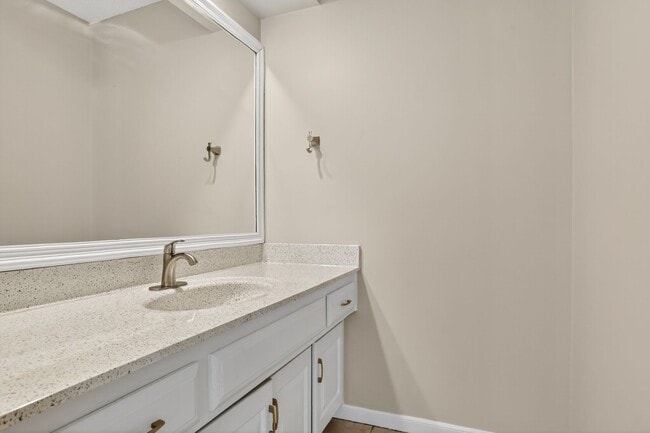 Building Photo - Renovated 3BR/2.5BA Townhome in Blue Valley Schools with Full Basement & 2-Car Garage