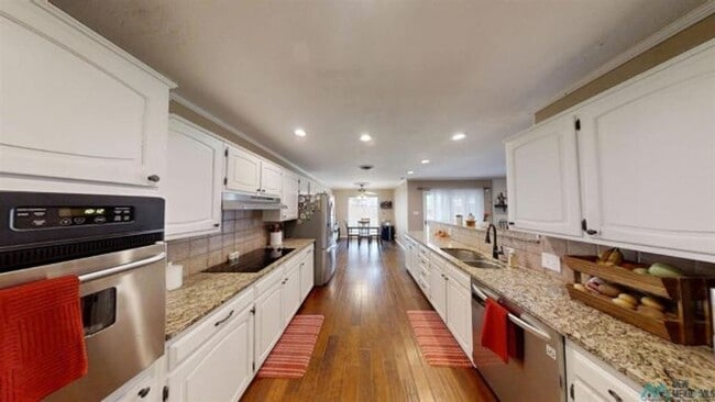 Building Photo - 1808 Avondale Blvd