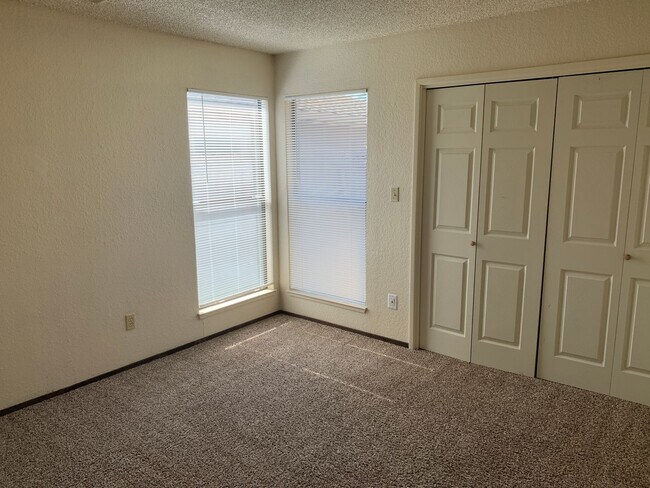 Building Photo - Beautiful home located in the heart of Turlock