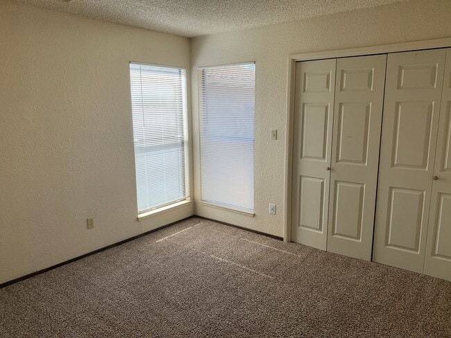 Building Photo - LABOR DAY SPECIAL - 2 WEEKS FREE RENT!!Character abound in this 3/2