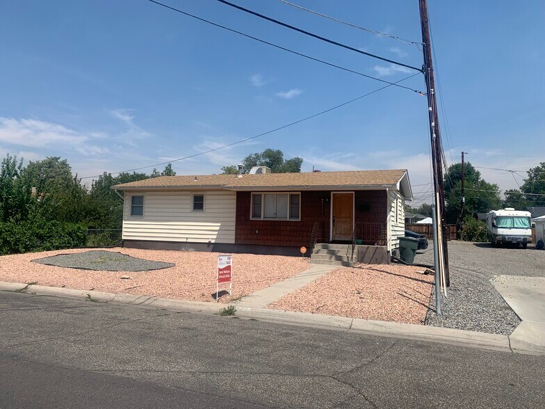 Primary Photo - 1522 Hall Ave