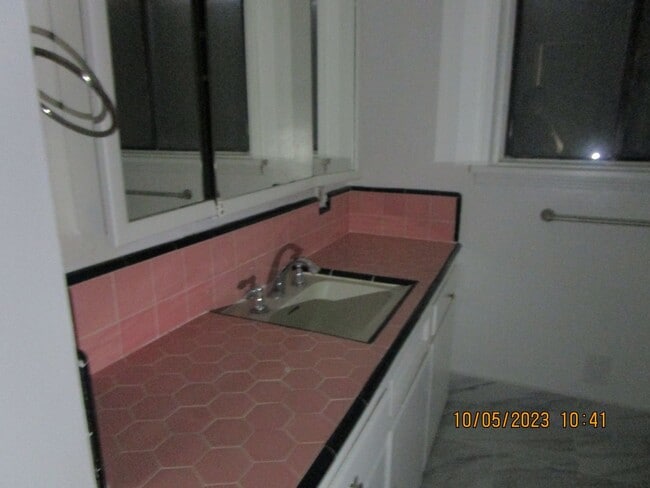 Building Photo - 4 Bedroom House *MOVE IN SPECIAL*