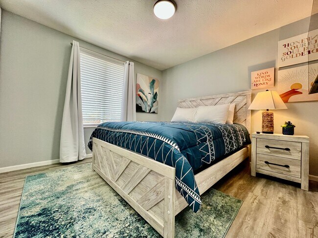 Building Photo - 6631 Pin Oak Ct