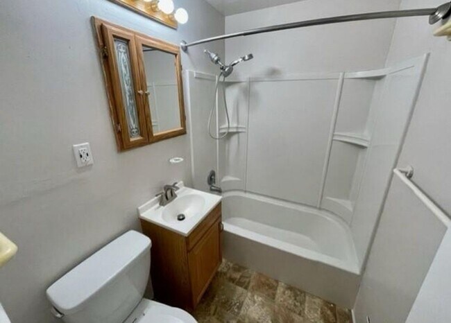 Building Photo - Long Realty & Property Management- 4 bedro...