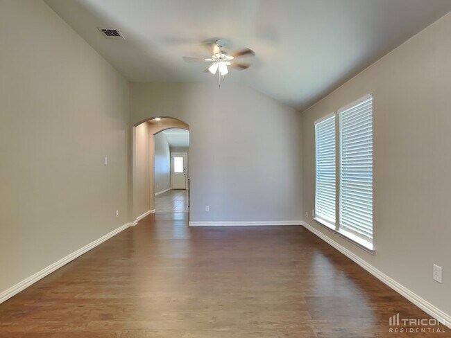 Building Photo - 1704 Bob Dr