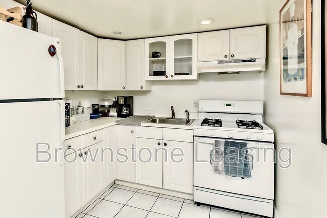 Building Photo - 867 N Ogden St