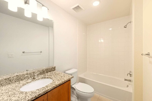 Building Photo - Bright and Airy 2 Bed 2.5 Bath Townhome in Cherry Creek Schools!