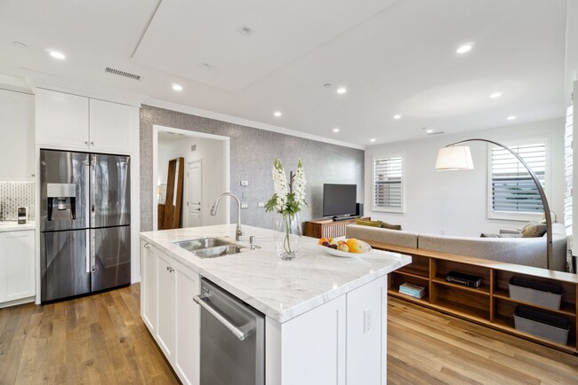 Building Photo - Thoughtfully Renovated 3 Bed, 2.5 Bath Sin...