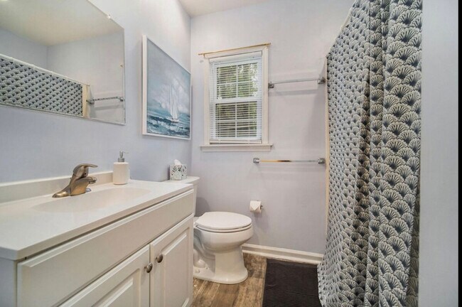 Building Photo - 452 Riverland Dr