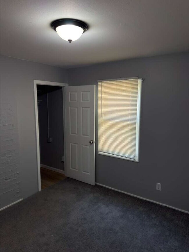 Building Photo - Freshly Updated Florissant Rental – Perfect for Families!