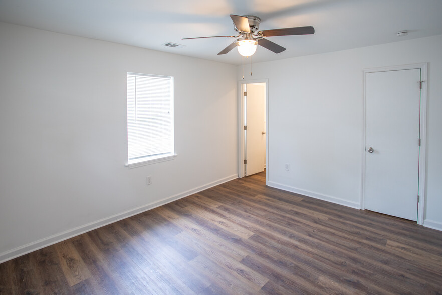 primary suite - 1220 E 57th St
