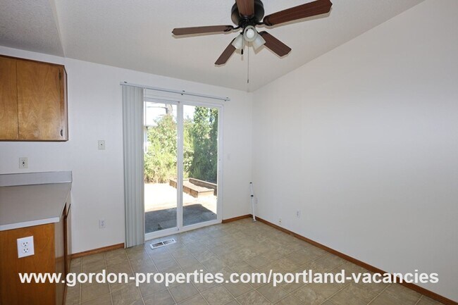 Building Photo - SE Schiller St - ranch style 3 bedroom home