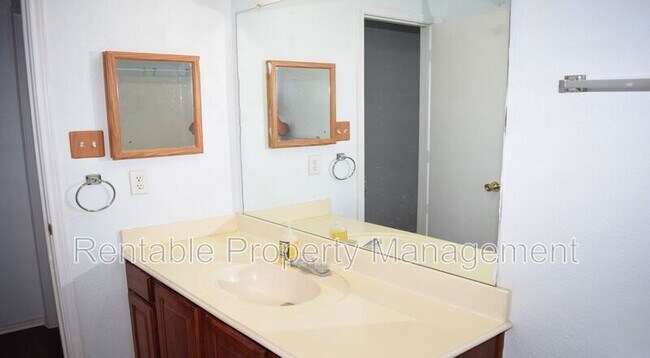 Building Photo - 2124 Rolling Creek Run