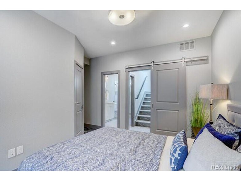 Building Photo - 2820 W 26th Ave