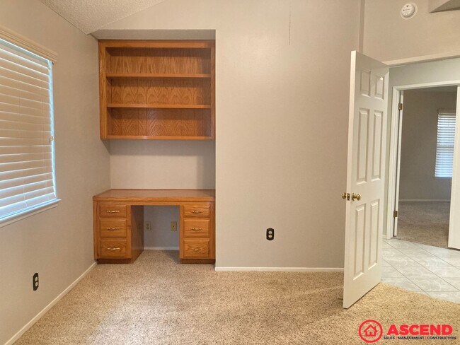 Building Photo - Spacious 3BD/2BA Home in Bakersfield's Desirable 93312