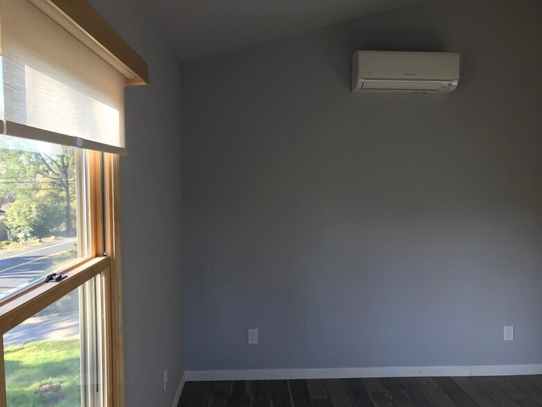 Building Photo - 442 Marshall Dr