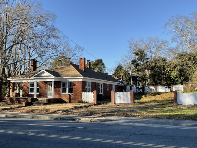 Building Photo - 400 Chesterfield Ave