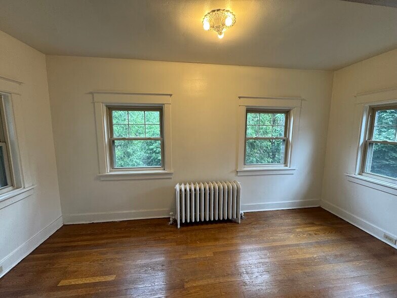 Building Photo - 5716 Beacon St