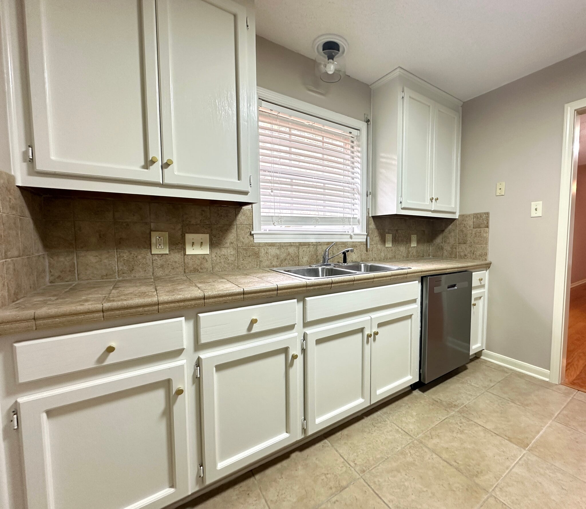 Kitchen - 304 S French Quarter Dr