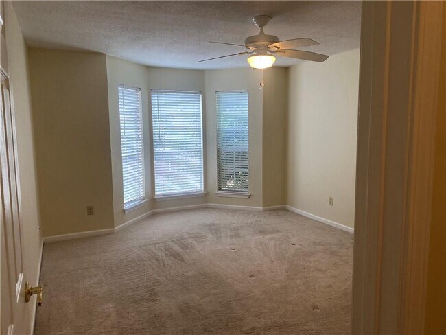 Building Photo - 114 Spring Creek Ct
