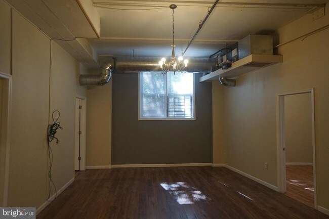 Building Photo - 2152 E Dauphin St