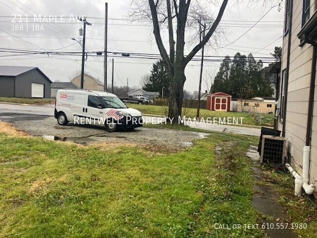 Building Photo - 211 Maple Ave