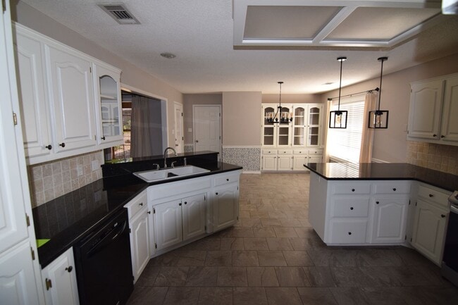 Building Photo - 3900 Bristol Ln