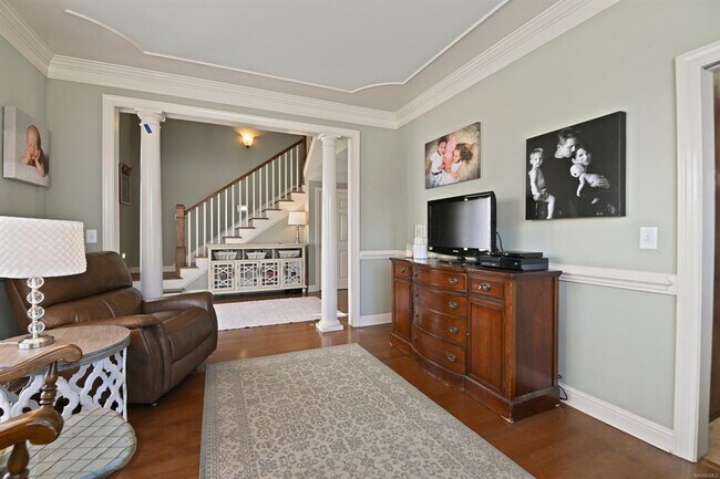 Building Photo - 401 Clear Creek View