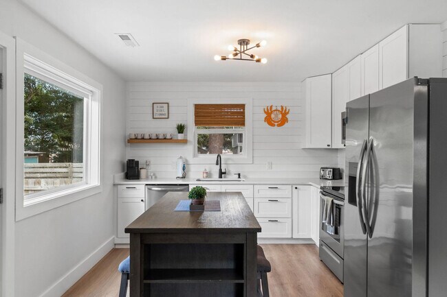 Building Photo - 318 Charlotte Ave