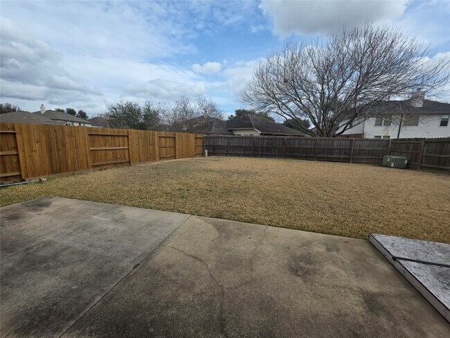 Building Photo - 2715 Riverhollow Ln