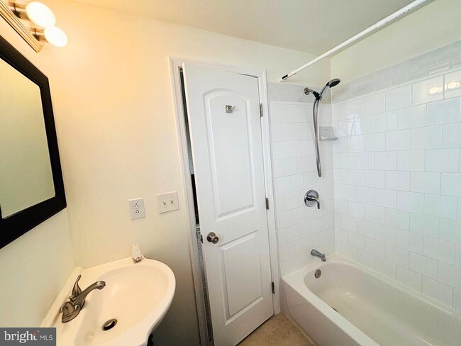 Building Photo - 273 4th Ave