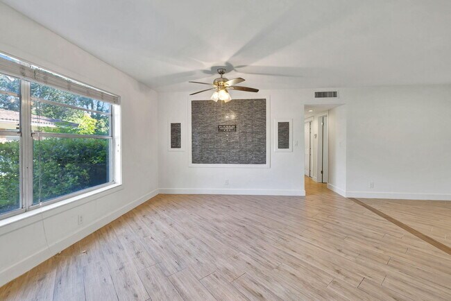 Building Photo - 8704 NW 35th St