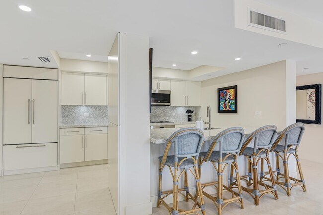 Building Photo - 100 SE 5th Ave