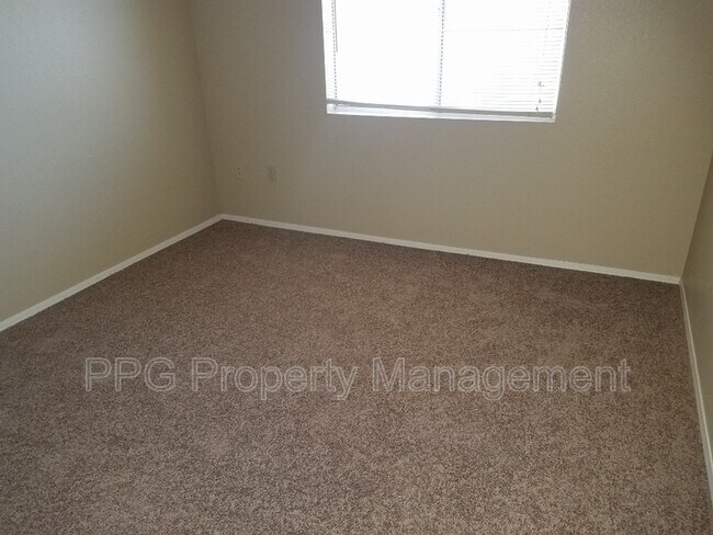Building Photo - 11375 E Sahuaro Dr