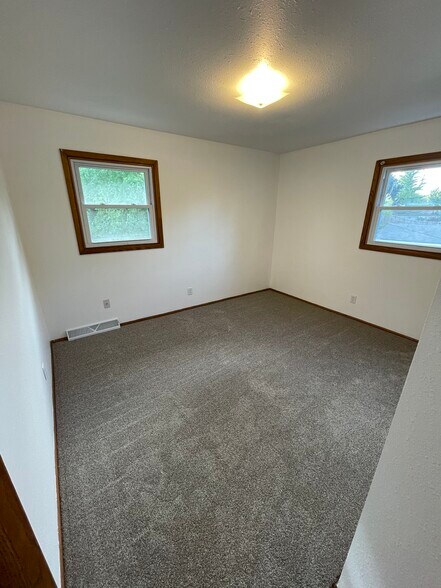Building Photo - 1631 Highland Dr
