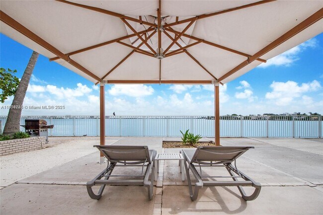 Primary Photo - 1865 79th Street Causeway
