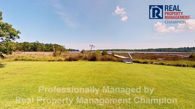 Building Photo - Charming Water Front Home with Private Dock