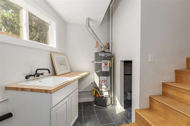 Building Photo - Beautiful Historic Home Meets Modern Luxury in San Leandro