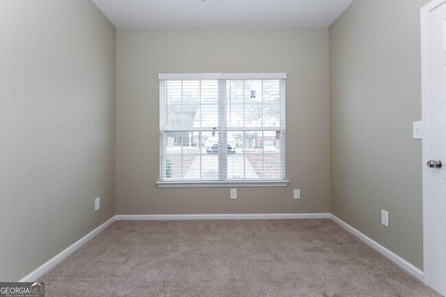 Building Photo - 320 Brookview Dr