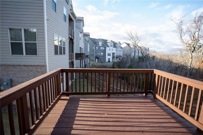 Building Photo - 2215 Manor Pointe Dr