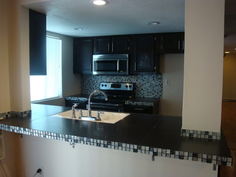 Building Photo - 1056 S Idaho St