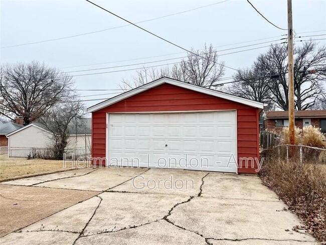 Building Photo - 8113 Parkwood Dr