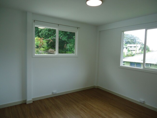 Building Photo - Remodeled 3 bedroom, 2 Bath Home in Pauoa ...