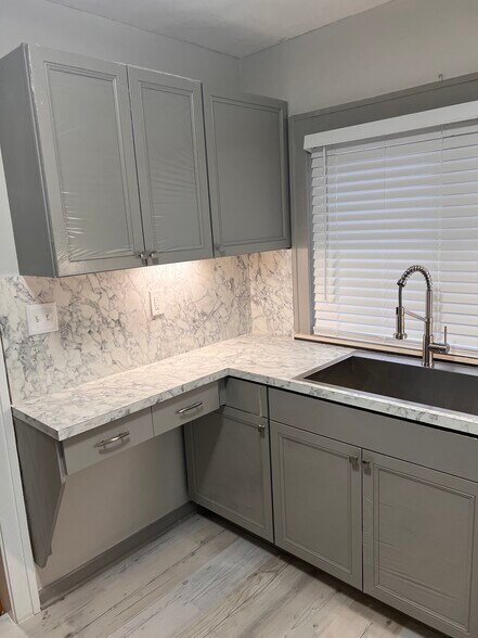 Kitchen - 3345 Linden St