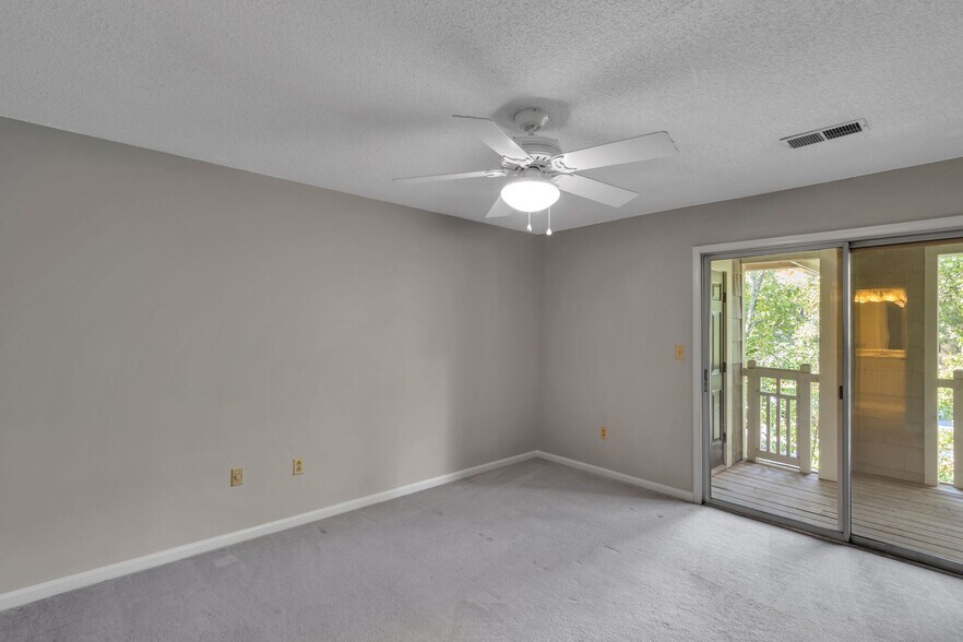 Building Photo - 5009 Sharon Rd