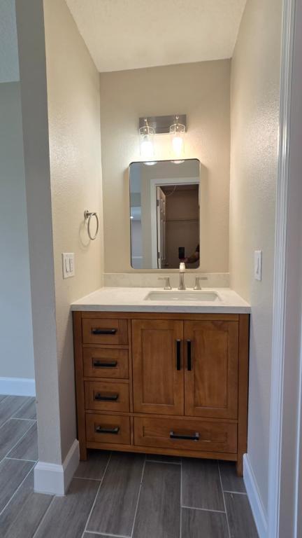 Building Photo - 647 Sagamore Dr